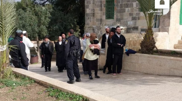 مستوطنون يقتحمون المسجد الأقصى