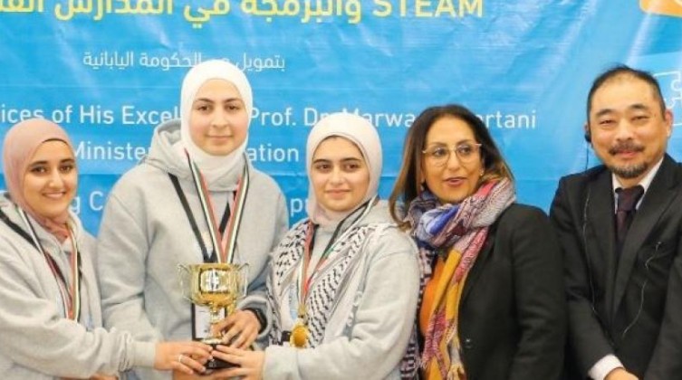 طالبة مقدسية تفوز بالمركز الأول على مستوى فلسطين في مسابقة"الهاكثون"