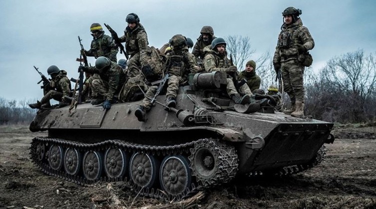 الاتحاد الأوروبي يعلن تخصيص 500 مليون يورو لتسليح أوكرانيا