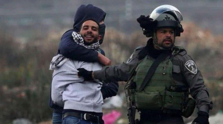 قوة إسرائيلية خاصة تعتقل شابا من جنين