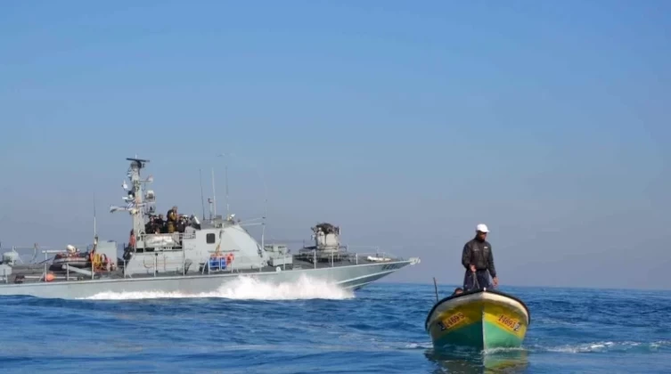 زوراق الاحتلال تستهدف الصيادين شمال قطاع غزة