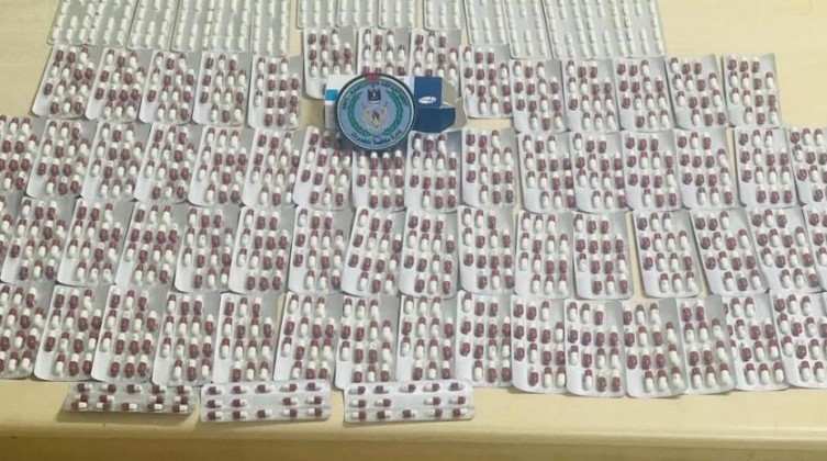 ضبط 1200 حبة مُخدّرة تُباع داخل صيدلية شمال الخليل