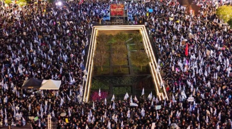 بالفيديو والصور: تظاهرات حاشدة في تل أبيب وحيفا رفضًا لحكومة نتنياهو المتطرفة