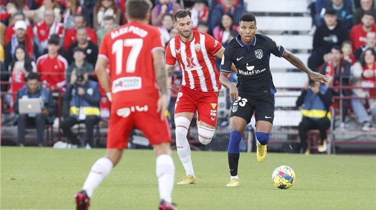 أتلتيكو مدريد يسقط في فخ التعادل مع ألميريا بالدوري الإسباني