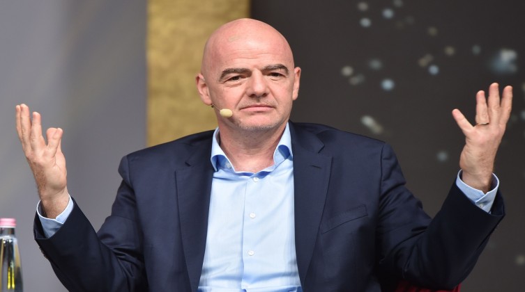 رسميًا.. رئيس "الفيفا" يزور فلسطين في هذا الموعد