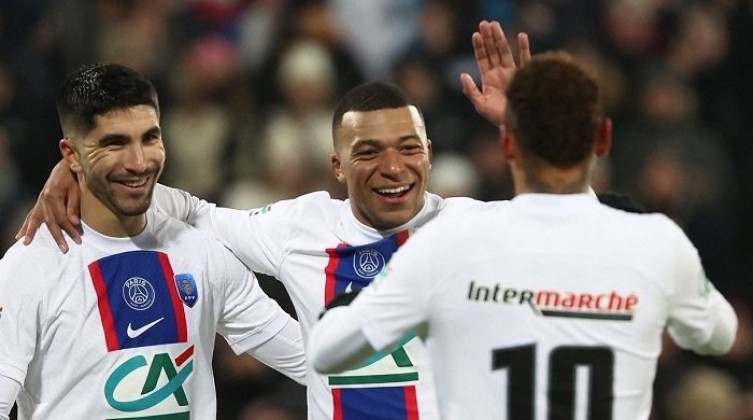 موقف رائع من مبابي مع حارس بايس دي كاسل