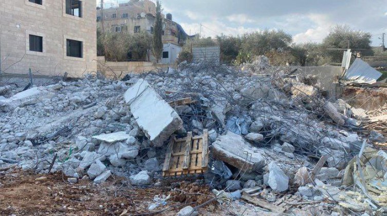 الاحتلال يهدم منزلاً من طابقين شرق القدس