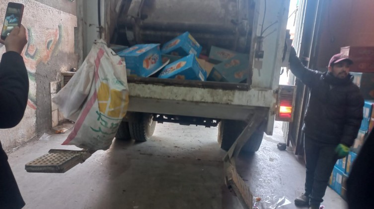 بالصور: ضبط 1700 كيلو مواد غذائية فاسدة جنوب قطاع غزة