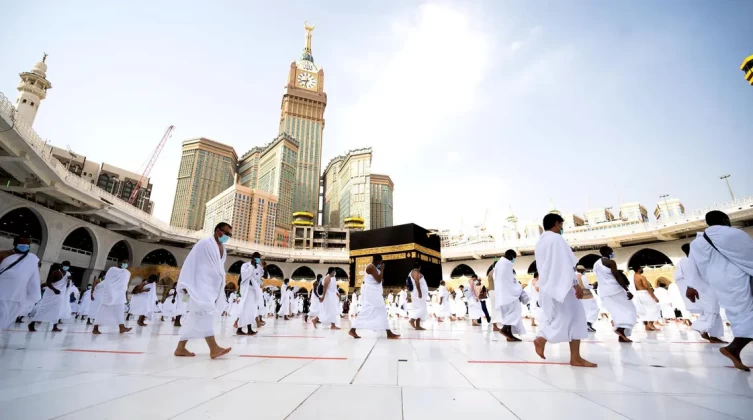 الأوقاف تعلن تُشكيل لجنة لمتابعة تقصير شركات الحج بحق المعتمرين