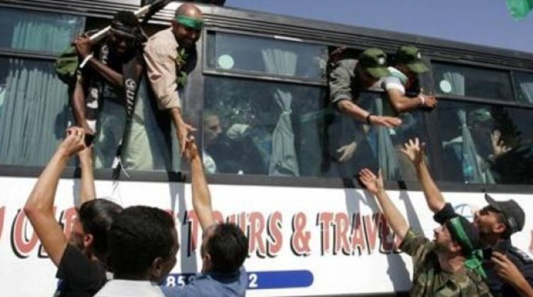 "صحيفة" تكشف عن تفاصيل جديدة حول صفقة تبادل الأسرى بين المقاومة وإسرائيل