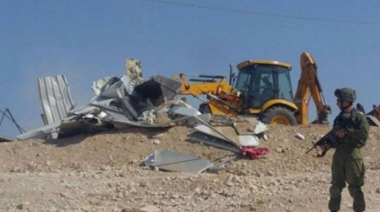 قوات الاحتلال تهدم غرفة زراعية شرق قلقيلية