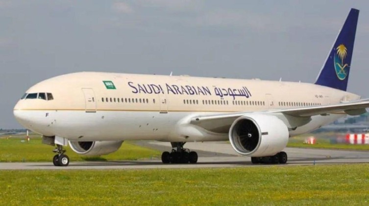 "الخطوط السعودية" تعلن عن تأشيرة جديدة تتيح لمسافريها أداء العمرة