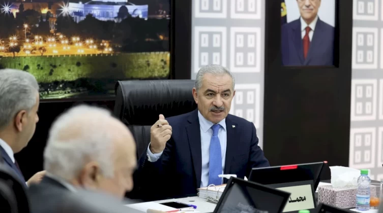 اشتية لهآرتس: السلطة الفلسطينية قد تنهار قريباً