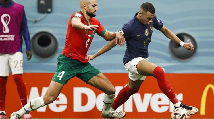 برشلونة يقترب من التعاقد مع مهاجم المغرب