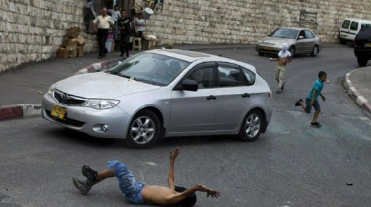 مستوطن يُحاول دعس 4 أطفال جنوب الخليل