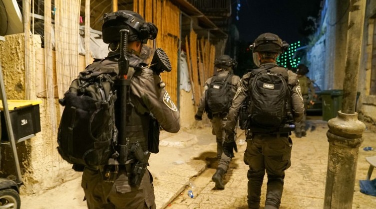 قوات الاحتلال تشن حملة مداهمات واعتقالات في الضفة