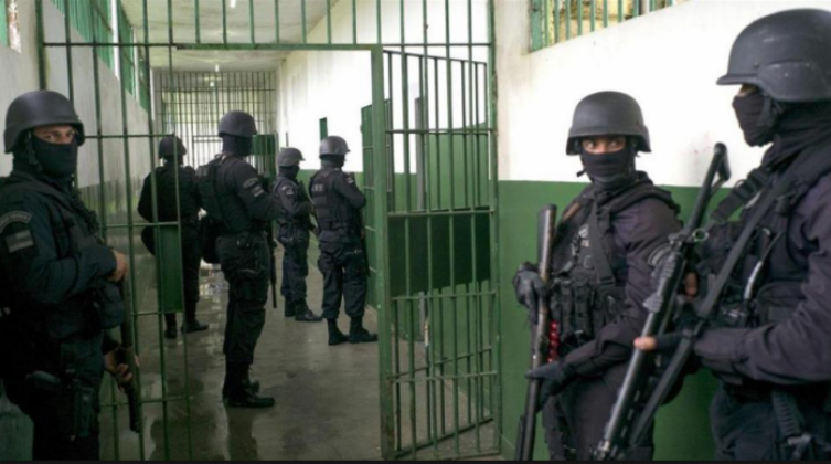 الاحتلال ينقل ثلاثة من أسرى "نفق الحرية" إلى سجون أخرى