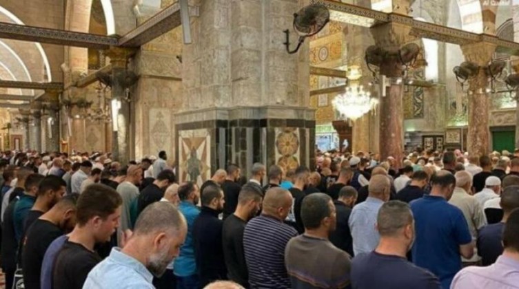 الآلاف يلبون نداء الفجر العظيم في الأقصى ومساجد الضفة