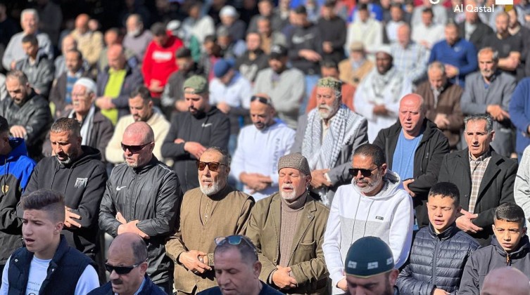 بالفيديو والصور: 70 ألف مصلٍّ أدوا الجمعة في الأقصى المبارك