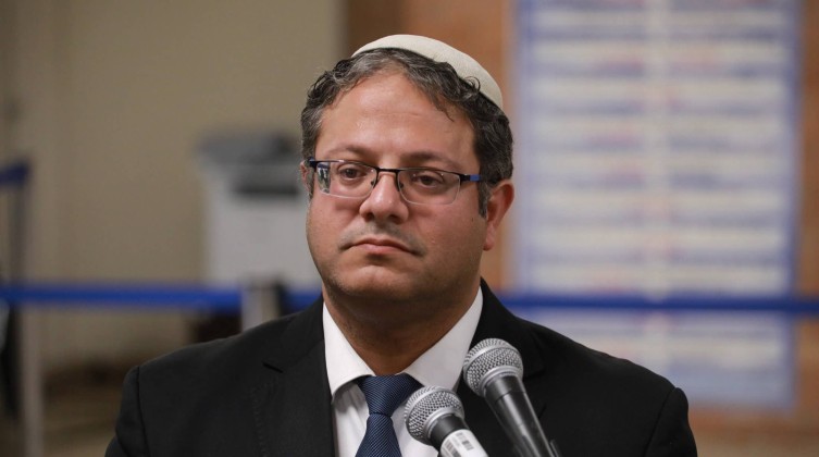 بن غفير يمدد قرار منع زيارة أسرى "حماس" في السجون