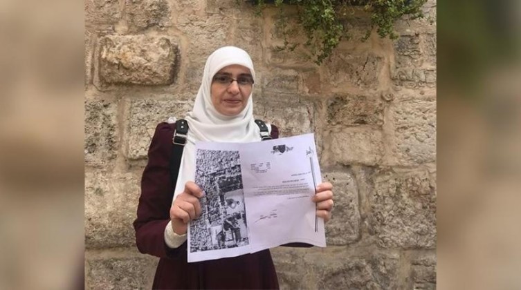 الاحتلال يمدد اعتقال المرابطة المقدسية هنادي حلواني