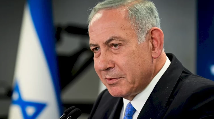 هآرتس: مشاورات خلال أيام تبحث إلزام نتنياهو بالتنحي عن منصبه!
