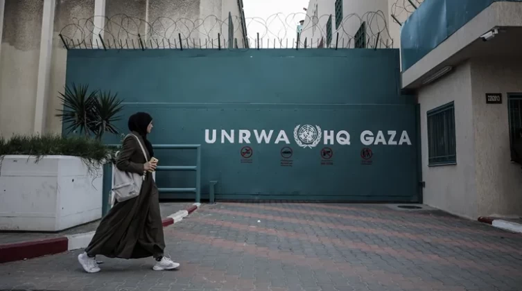 إضراب شامل غداً الاثنين بكافة مرافق "الأونروا" في غزة