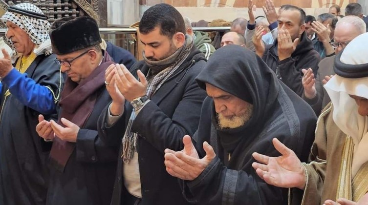بالفيديو والصور: الآلاف يلبّون نداء "الفجر العظيم" في الأقصى والإبراهيمي