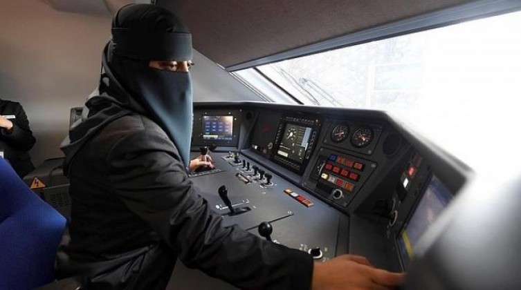 تعيين 34 امرأة بمناصب قيادية في السعودية
