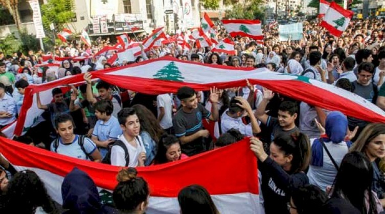 خروج مظاهرات  أمام المصارف في لبنان