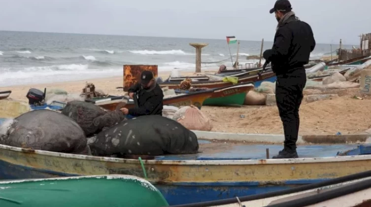 إغلاق بحر غزة أمام الصيادين لسوء الأحوال الجوية حتى إشعار آخر