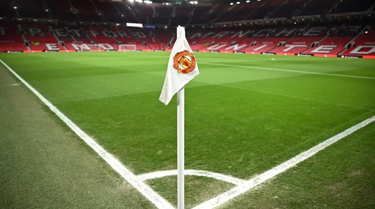 قطر تتقدم رسمياً بعرض لشراء نادي مانشستر يونايتد