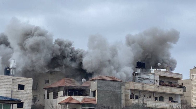 بالفيديو: الاحتلال يفجر منزل الشهيد محمد الجعبري في الخليل