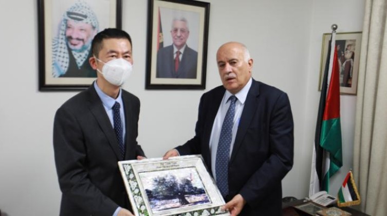 تفاصيل لقاء الرجوب مع السفير الصيني