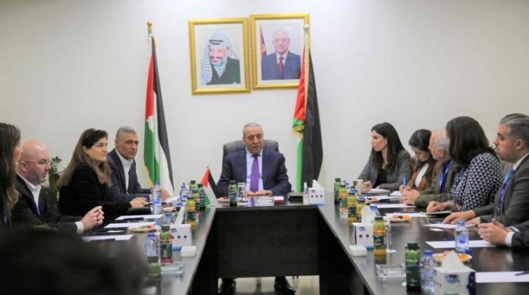 الشيخ يلتقي وفدًا من لجنة الشؤون العامة الأمريكية الإسرائيلية