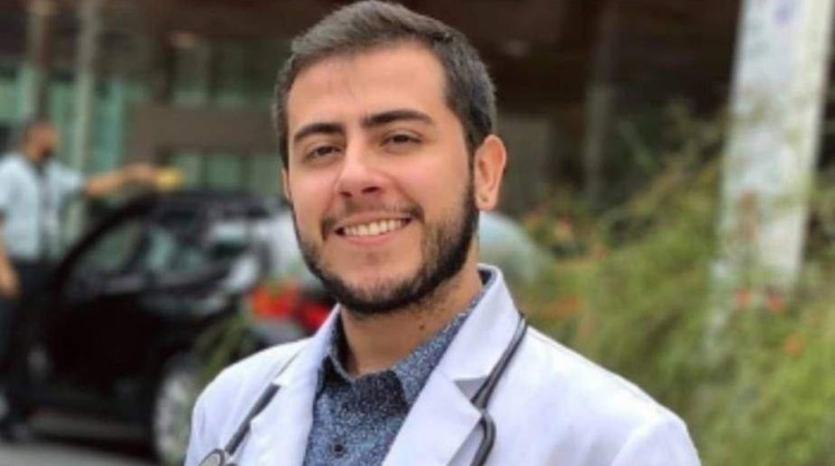 بشكل مفاجئ.. سكتة قلبية تودي بحياة طبيب من غزة