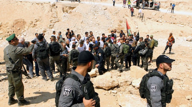 الأردن يحذر من تهجير الفلسطينيين من قرية الخان الأحمر