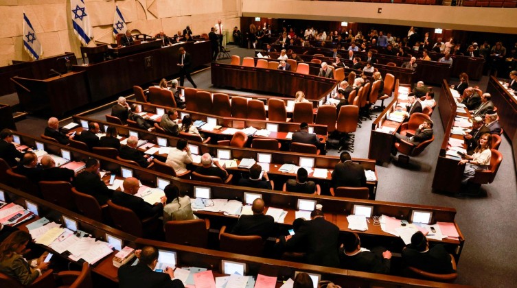 لجنة بالكنسيت الإسرائيلي تصادق على قانون ترحيل عوائل منفذي العمليات