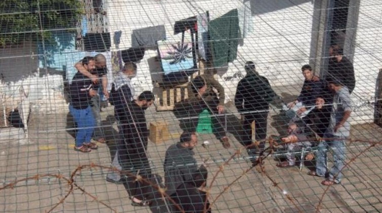 الأسرى يواصلون خطوات العصيان لليوم التاسع