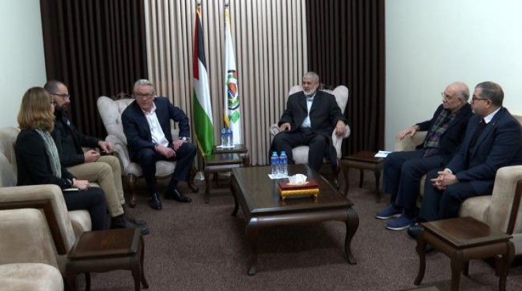 تور وينسلاند يلتقي مع قيادة حركة حماس في غزة