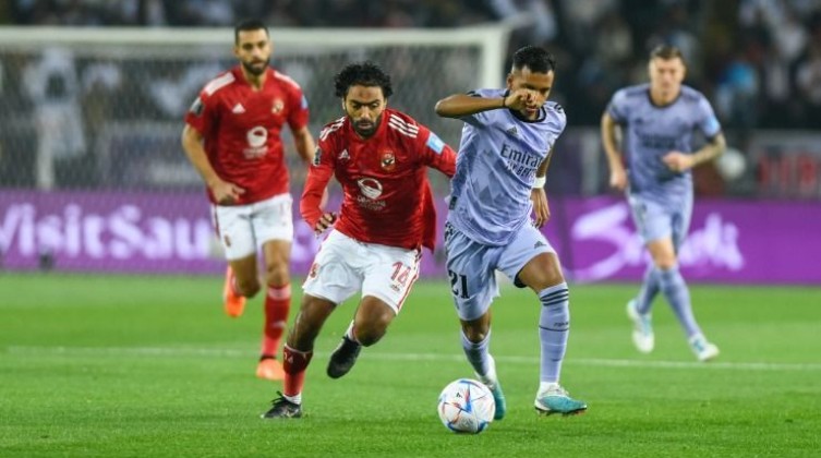 ريال مدريد يضرب الأهلي المصري برباعية ويتأهل للنهائي
