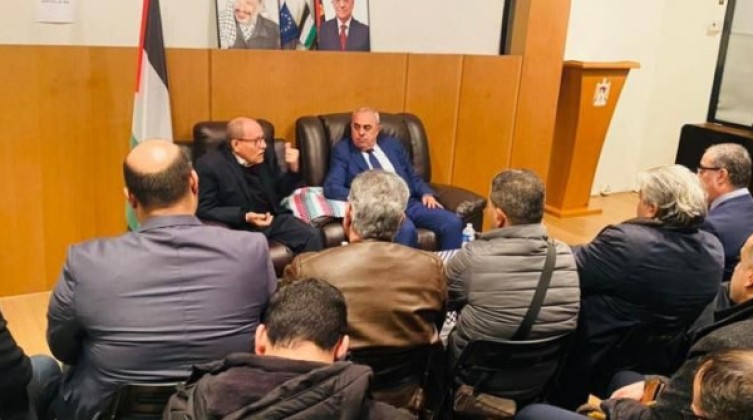 أبو بكر يُطلع نشطاء من أبناء الجاليات الفلسطينية في أوروبا على معاناة الأسرى