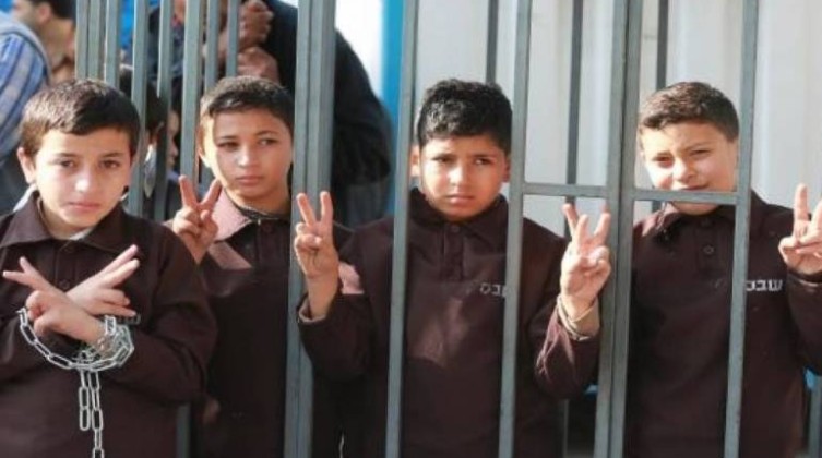 الاحتلال يعتدي على الأسرى بقسم الاشبال في "الدامون" ويفرض عقوبات قاسية