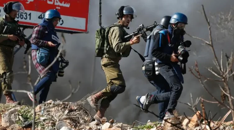نقابة الصحفيين تدين اعتداء الاحتلال على الصحفيين في غزة