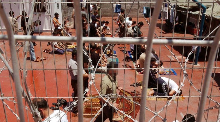 الأسرى في "نفحة" يشرعون بتنفيذ خطوات عصيان