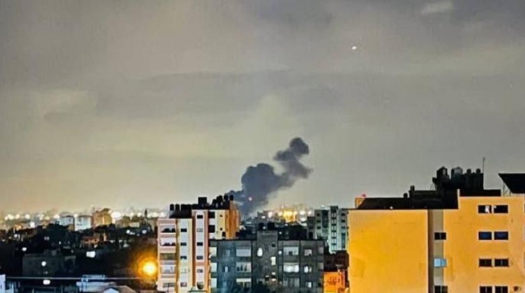 بالفيديو: طائرات الاحتلال تقصف عدة مناطق في قطاع غزة