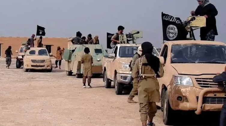4 قتلى و10 إصابات بهجوم لـ "داعش" وسط سوريا