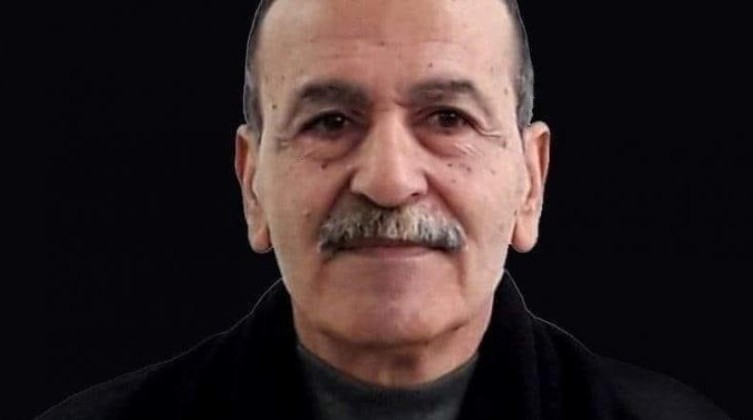 وفاة الفنان التشكيلي الفلسطيني أحمد أبو الكاس