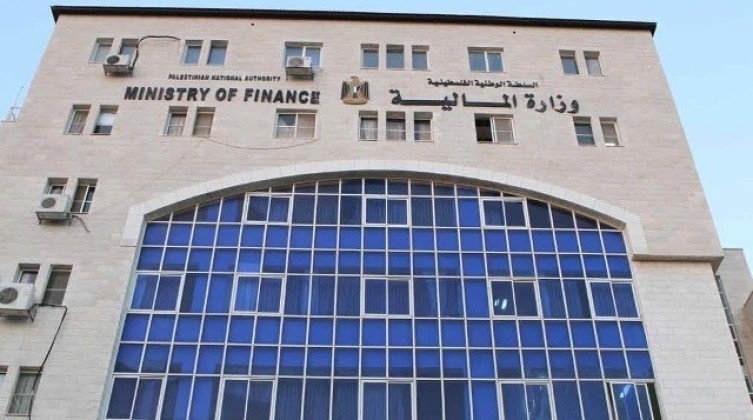 المالية بغزة تطلق خدمة إلكترونية للموظفين العسكريين