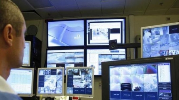 الشاباك يزعم كشف محاولات لناشط لبناني بتجنيد الفلسطينيين